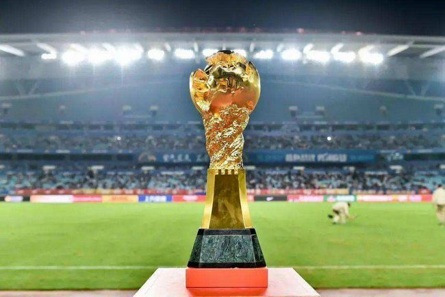 FIFA官方：首届俱乐部世界杯2025年6月15-7月13日举办国际足联理事会今天开会批准首届俱乐部世界杯的各项细节，第一届新版俱乐部世界杯将于2025年6月15日-7月13日在美国举办，共32支球队参加。